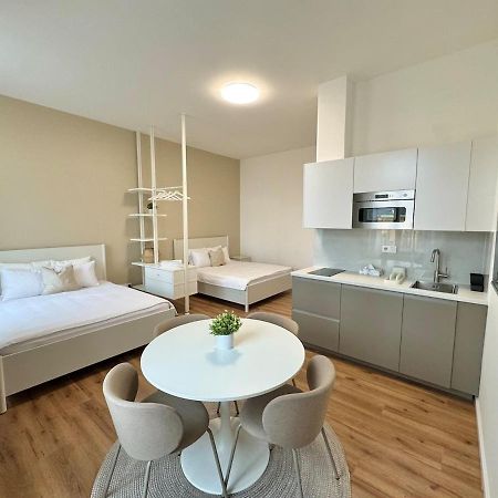 Cozy & Charmimg 2-Bed Apartment In Heart Of Praha Eksteriør bilde