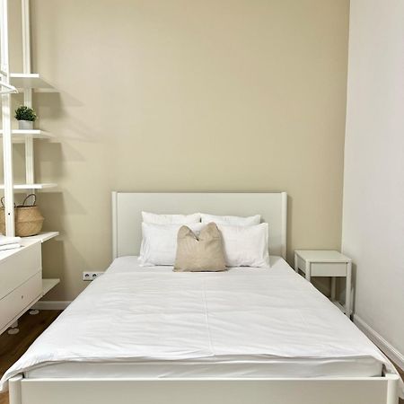 Cozy & Charmimg 2-Bed Apartment In Heart Of Praha Eksteriør bilde