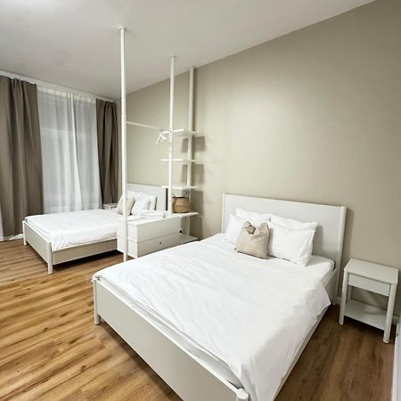 Cozy & Charmimg 2-Bed Apartment In Heart Of Praha Eksteriør bilde