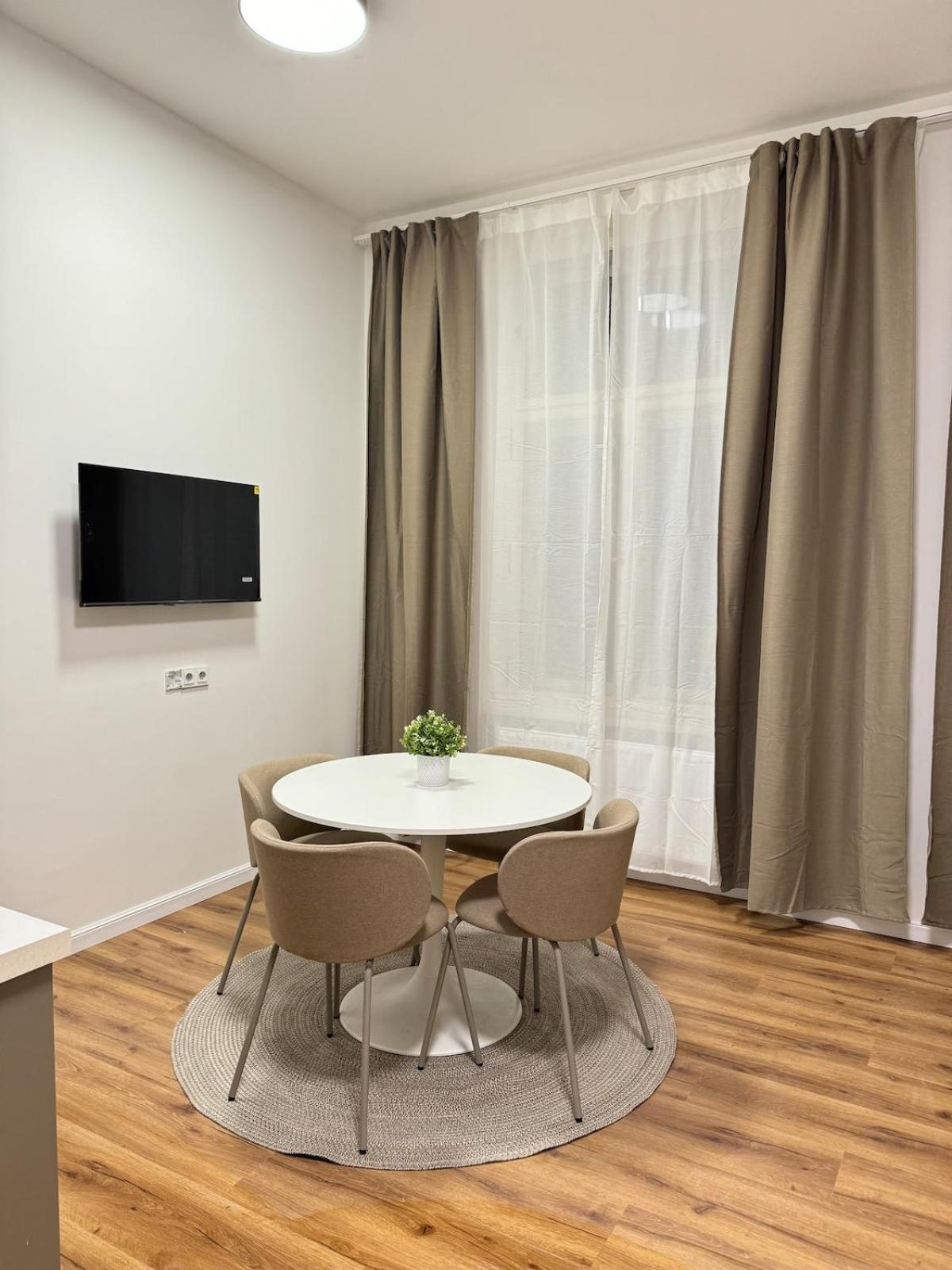 Cozy & Charmimg 2-Bed Apartment In Heart Of Praha Eksteriør bilde